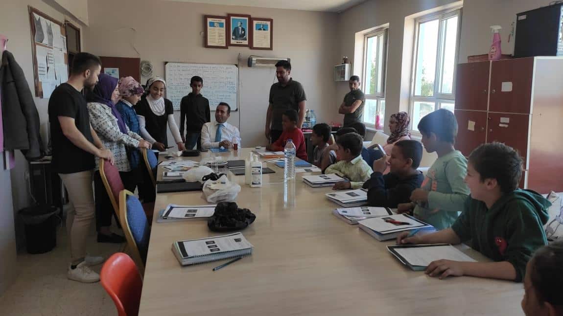 İlçe Milli Eğitim Müdürümüz Sayım Mehmet ASUTAY dyk kurslarımızı ziyaret ederek eğitim adına çeşitli istişarelerde bulundu.
