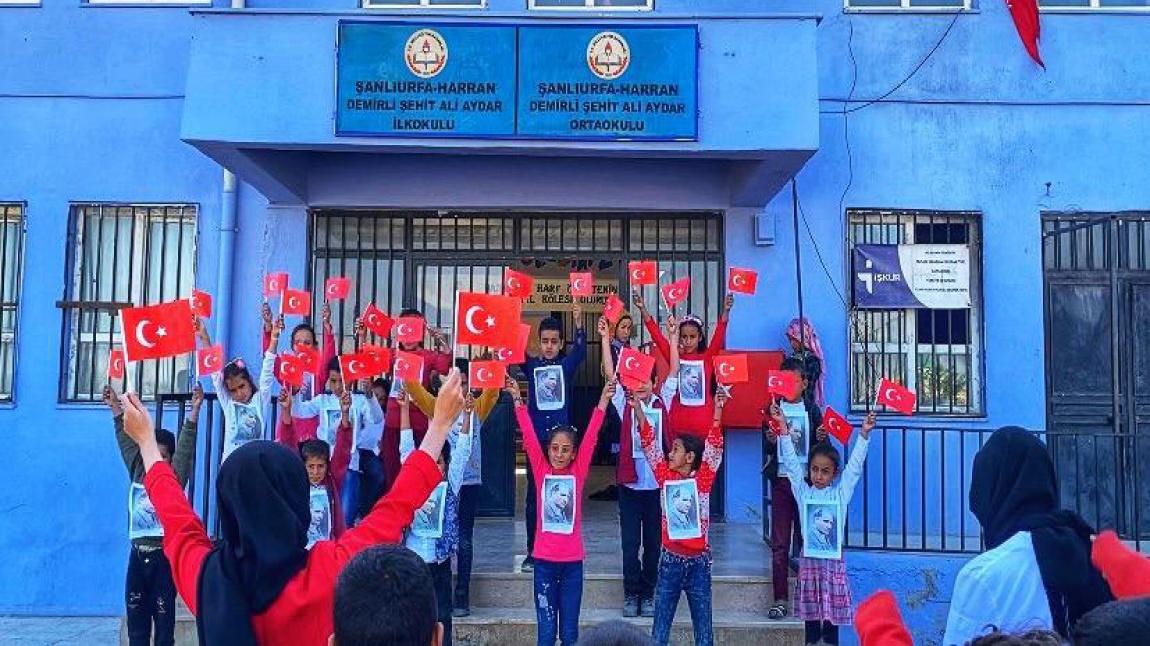 Demirli Şehit Ali Aydar İlk/Ortaokulu 29 Ekim Cumhuriyet Bayramını Coşkuyla Kutladı.